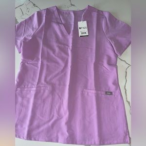 NWT FIGS 3 pocket casma top